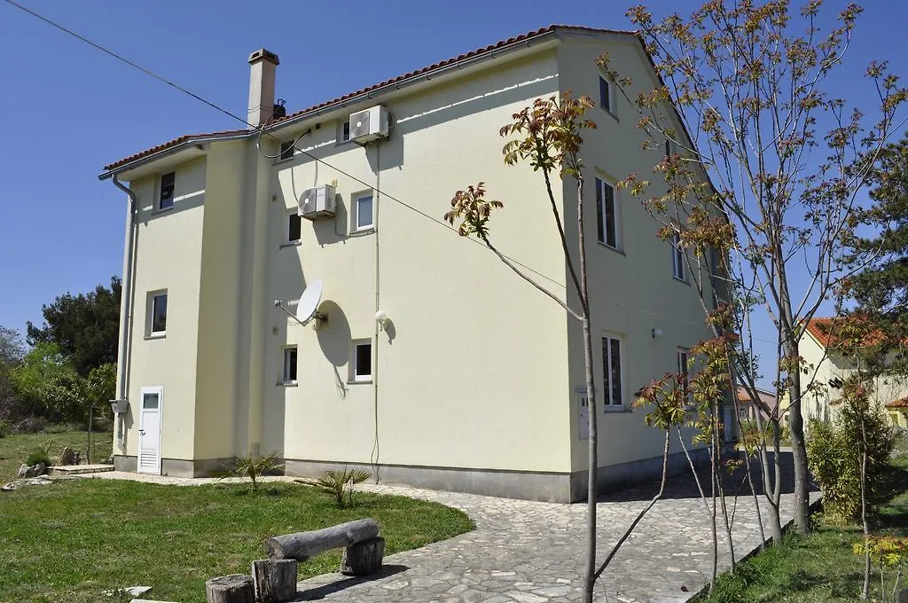 Apartments Zecevic Vrh  Guest house Vrh (Krk)
