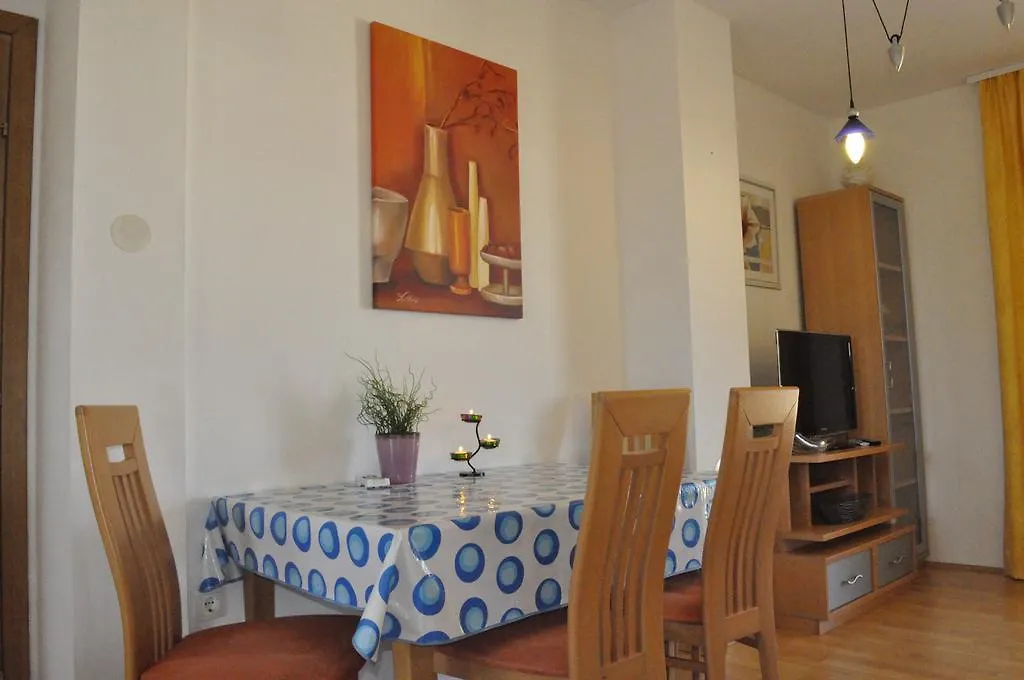Apartments Zecevic Vrh  Guest house Vrh (Krk)