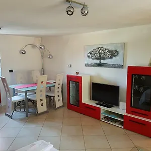  Apartment Chuck